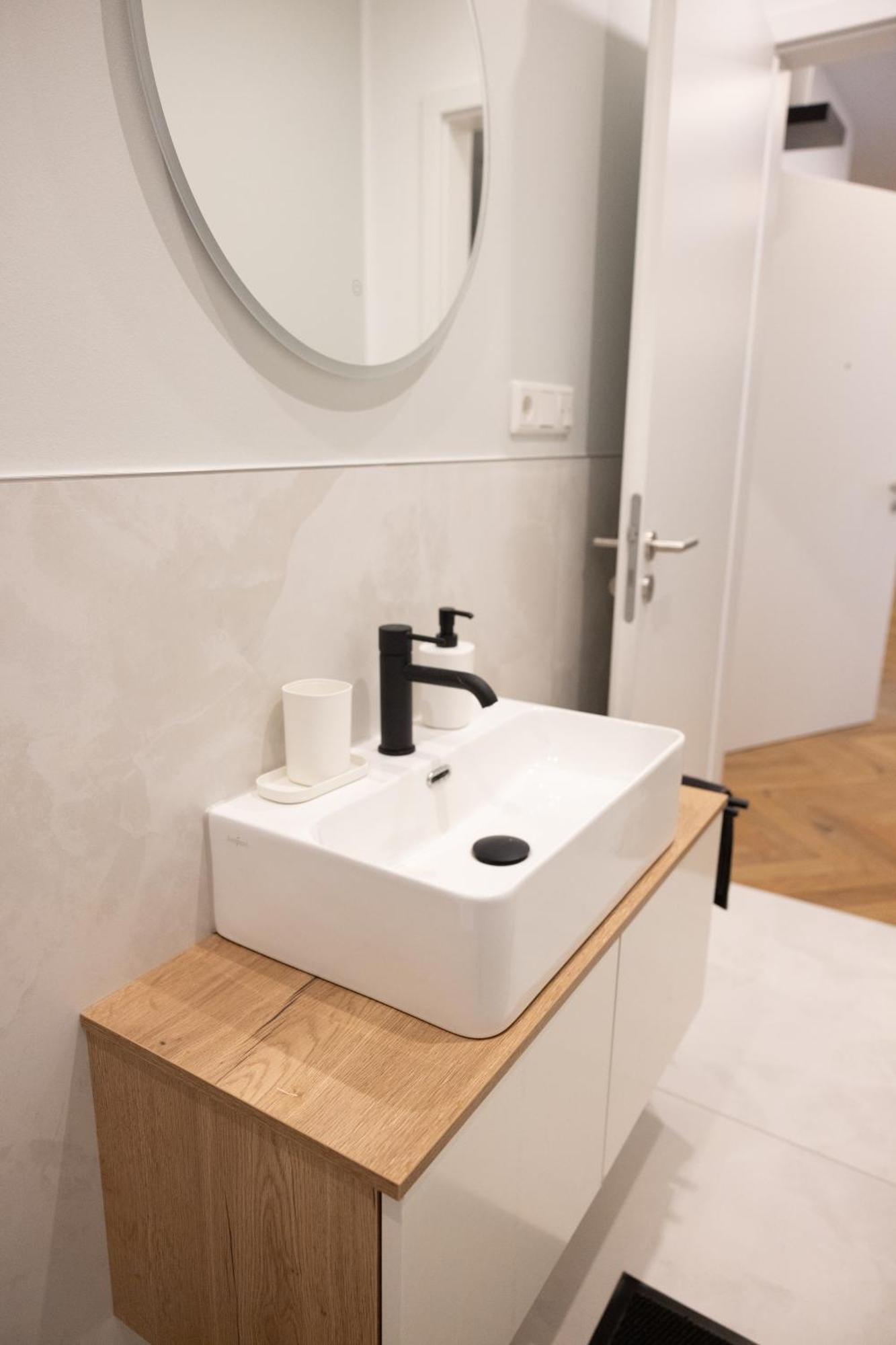 Neubau Apartment Mit Kamin Und Terrasse In Premium Lage Parkplatz Inklusive Bielefeld Esterno foto